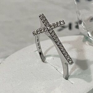 BONY LEVY PRE-LOVED AUTHENTIC NATURAL DIAMONDS LUXURIOUS HANDCRAFTED CROSS RING